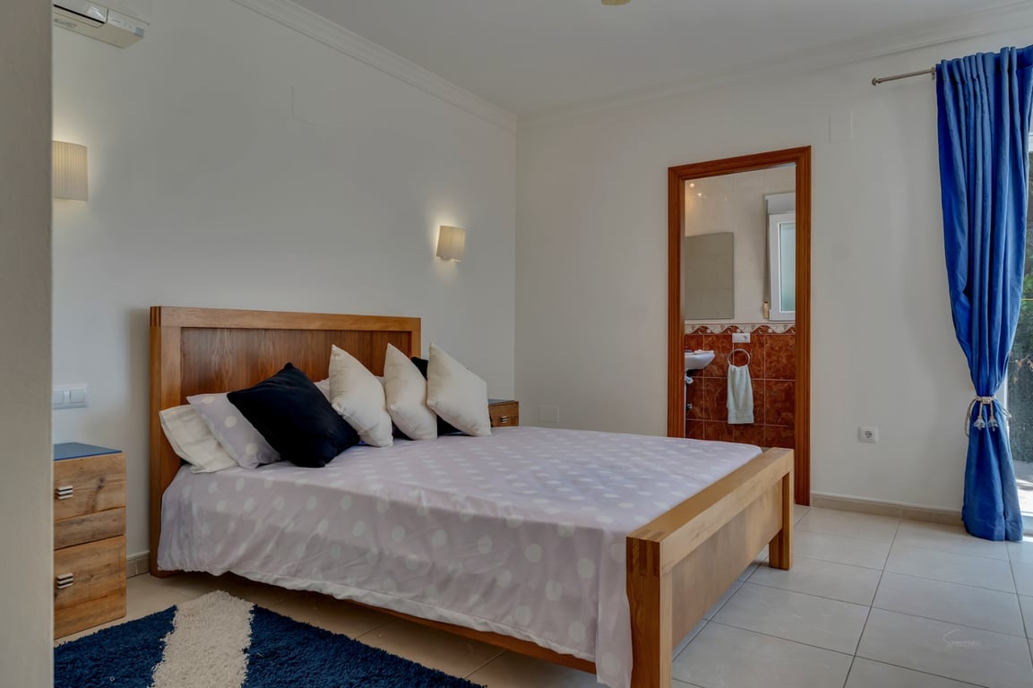 Villa con vistas abiertas en zona tranquila próxima al centro del pueblo de Jávea - 19