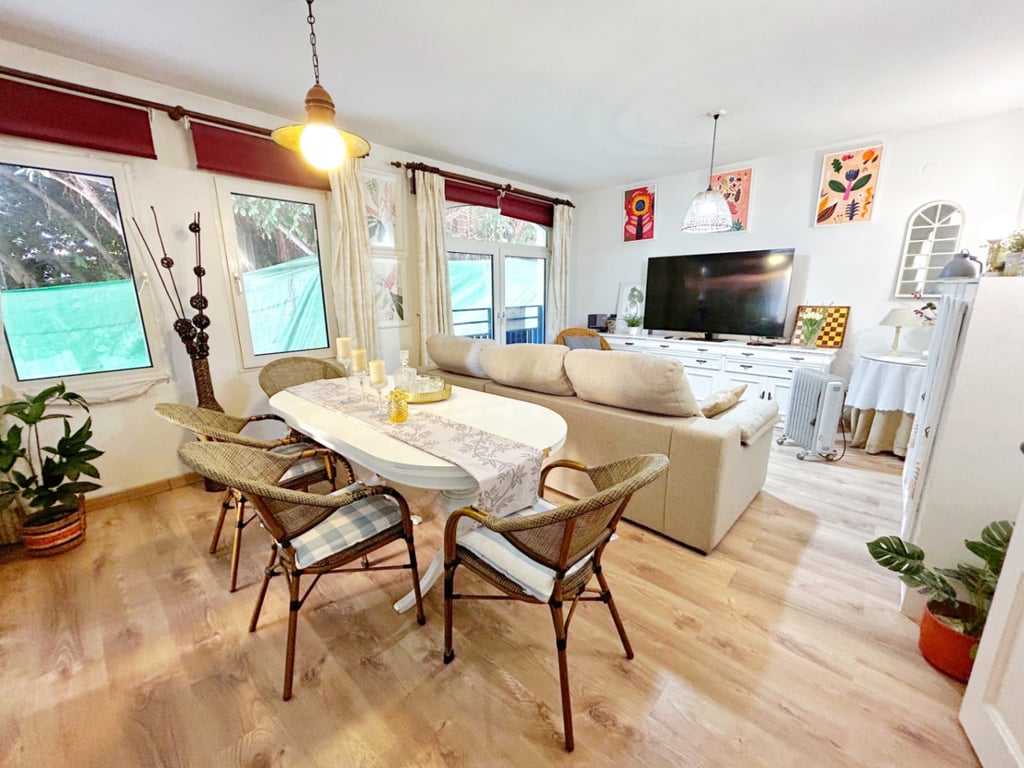 pis de centre amb llicència turística a la Plaça de l'Església de Moraira, al costat del port i la platja - 2