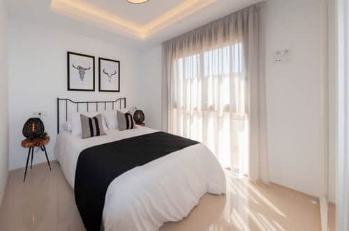 Nieuwbouwvilla met privézwembad en tuin op 900 meter van het strand in Los Alcázares — foto 9