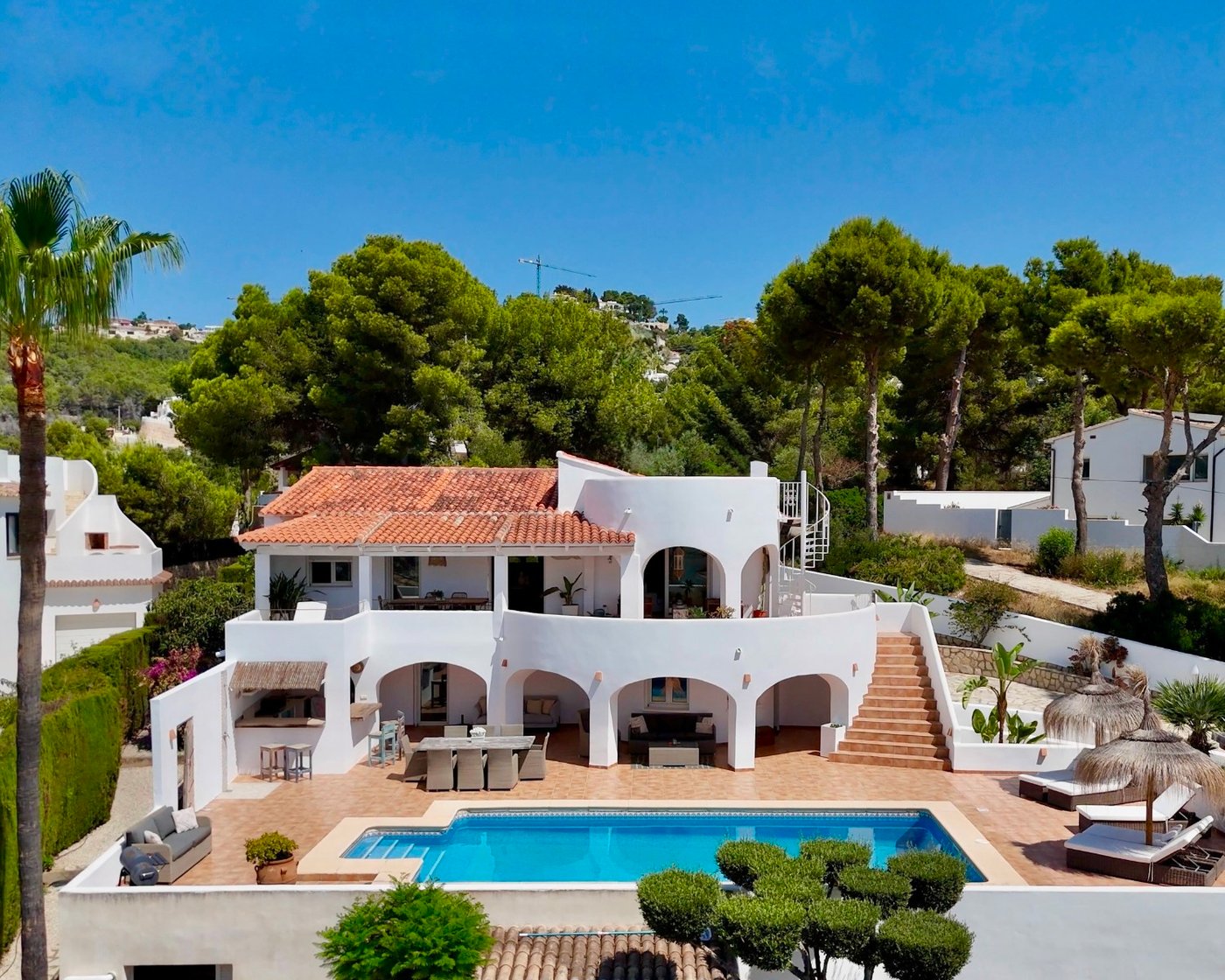 Villa renovada con vistas al mar y al Peñón de Ifach — San Jaime (Moraira/Benissa)