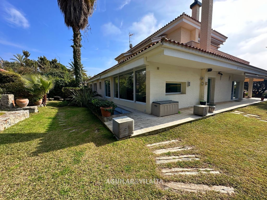 Exclusive villa in Can Teixidó with sea views - 27