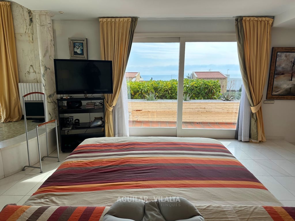 Exclusive villa in Can Teixidó with sea views - 3