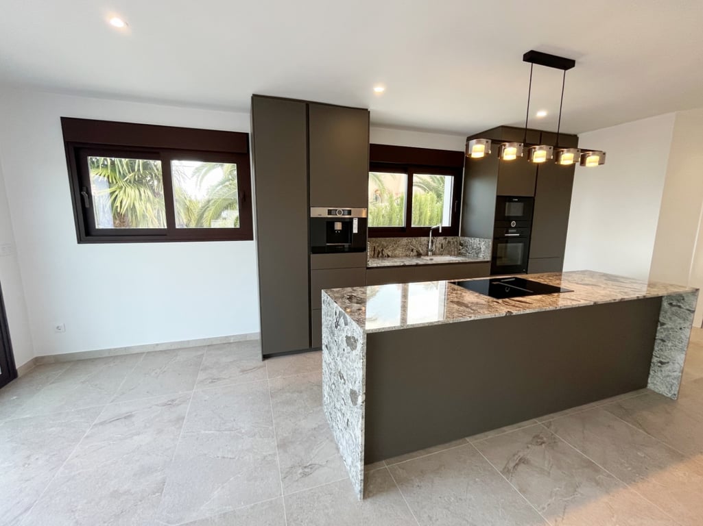 Vila de luxe a la venda a Denia amb vistes al mar i al Montgó - 8