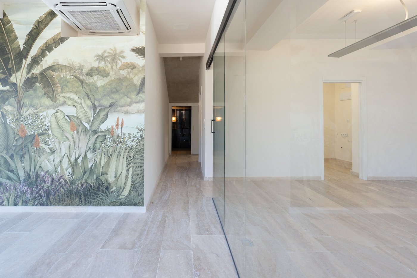 Commercial property with 3‑bed apartment and terraces in Moraira–Benissa
