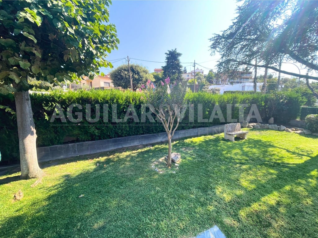 para dos familias con piscina - 37