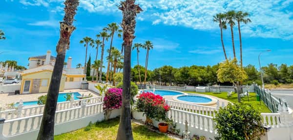 Rijwoning met 4 slaapkamers in Orihuela Costa