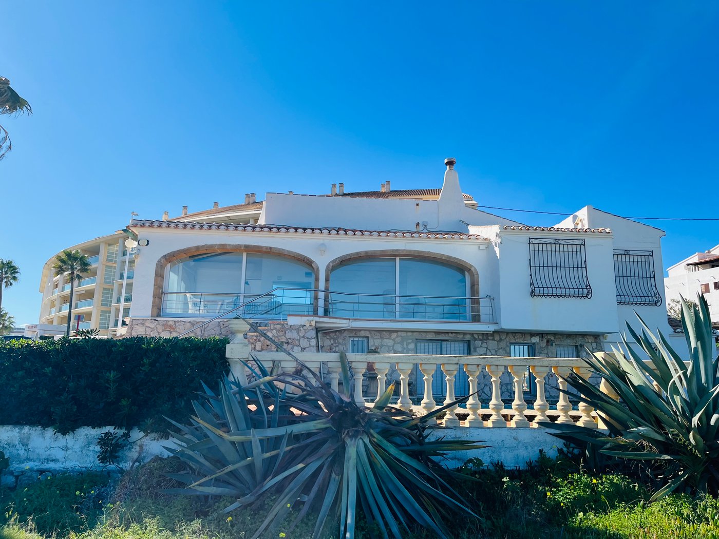 Villa de lujo frente al mar en Jávea — 6 hab · 5 baños · 2.100.000 €