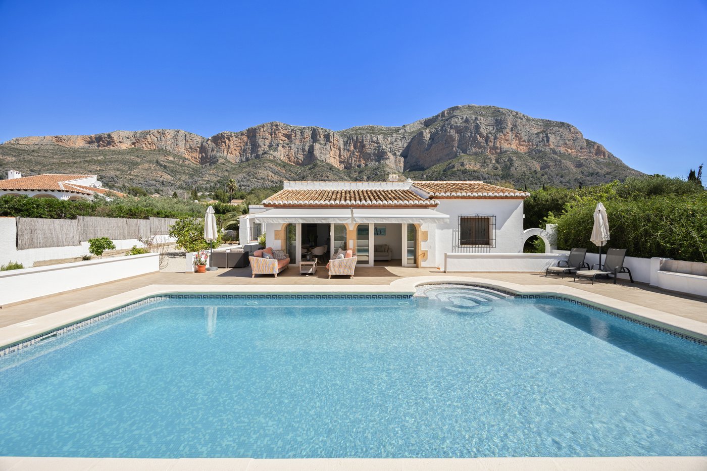 Montgó Valls south-facing villa — 4 bed, 3 bath in Jávea