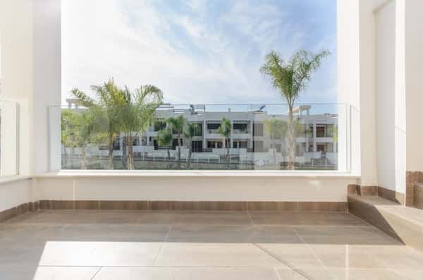 Nieuwbouwbungalow met solarium en zoutmeer-uitzicht in Los Balcones, Torrevieja