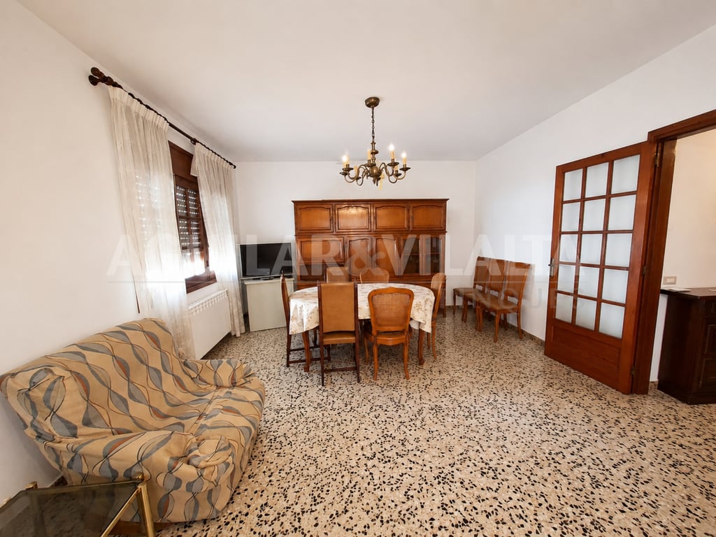 Casa toda en planta de cuatro dormitorios y dos baños - 19