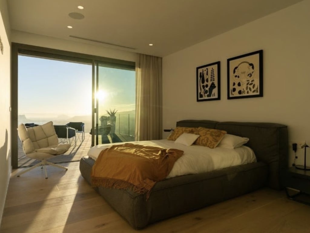 Contemporary avant-garde villa with panoramic sea views — living room