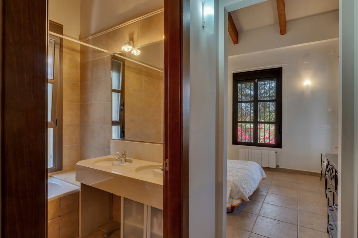 Impresionante Villa a la venta en Jávea, con piscina interior y exterior - 11