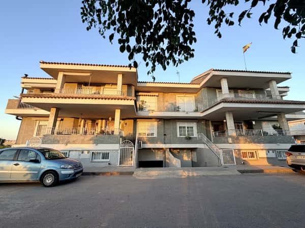 Rijwoning met 3 slaapkamers in Formentera del Segura