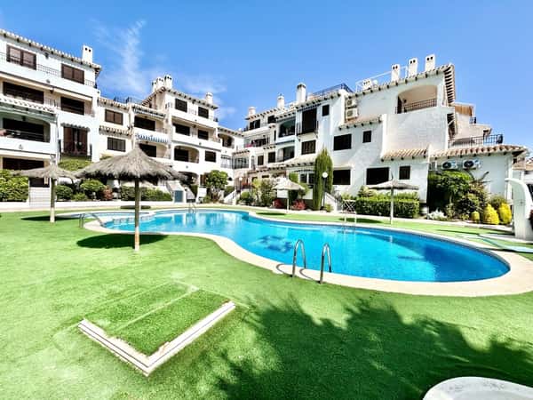 Appartement met 2 slaapkamers, zeezicht en groot balkon in Cabo Roig