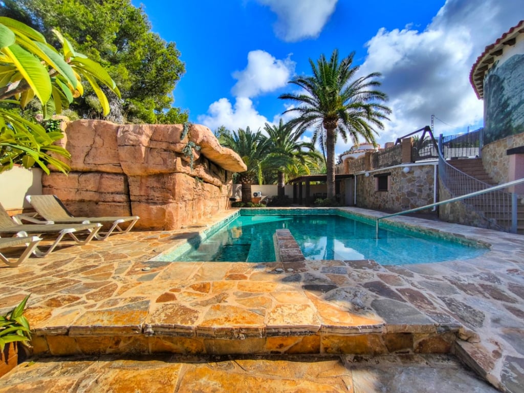 Chalet con dos apartamentos de invitados en el Montgó - 2