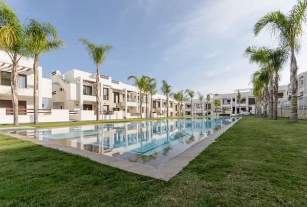 Bungalow met eigen solarium en uitzicht op het zoutmeer in Los Balcones, Torrevieja