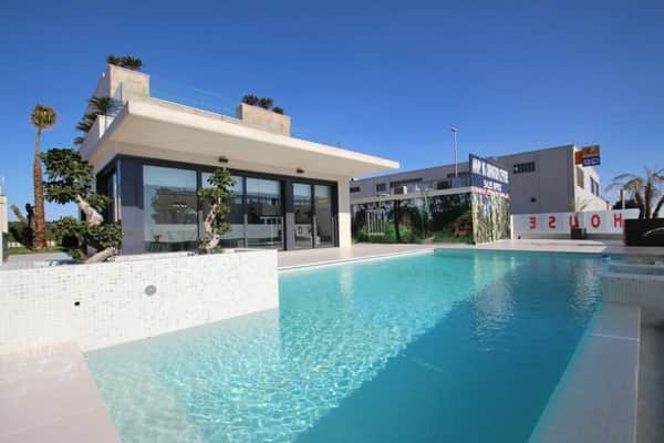 Nieuwbouwvilla met tuin en zwembad in Dehesa de Campoamor
