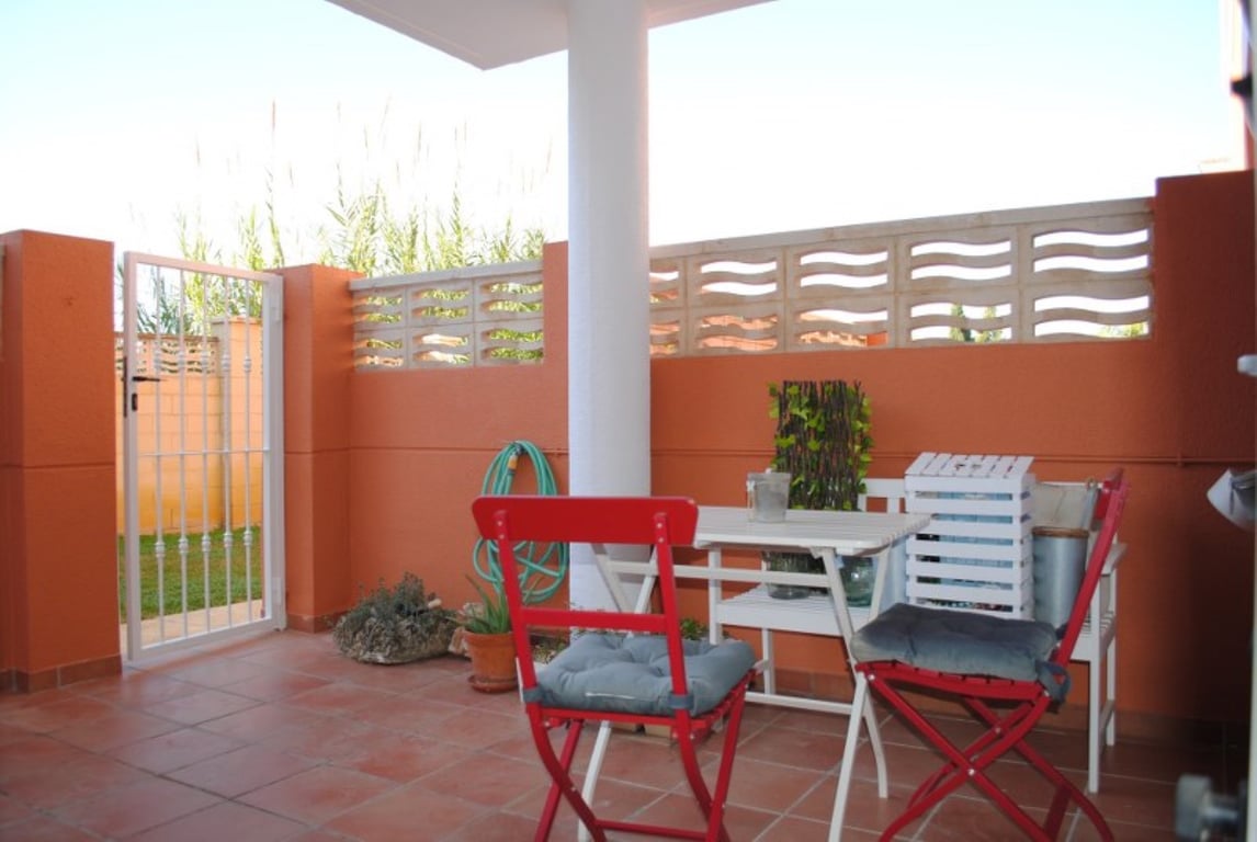 Apartamento en Denia en planta baja de 2 dormitorios y terraza privada en venta - 3