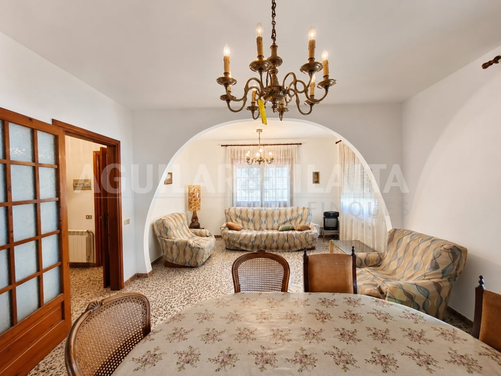 Casa toda en planta de cuatro dormitorios y dos baños - 18