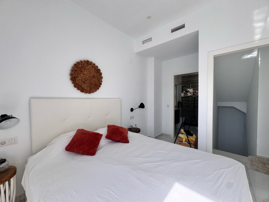 Property #RH20377 - 16