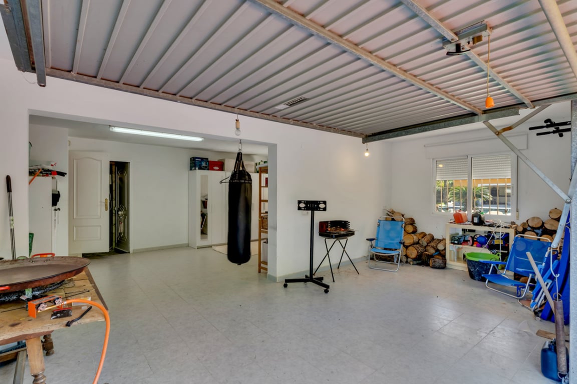 Villa en una excepcional zona tranquila, con vistas abiertas y gran potencial - 31