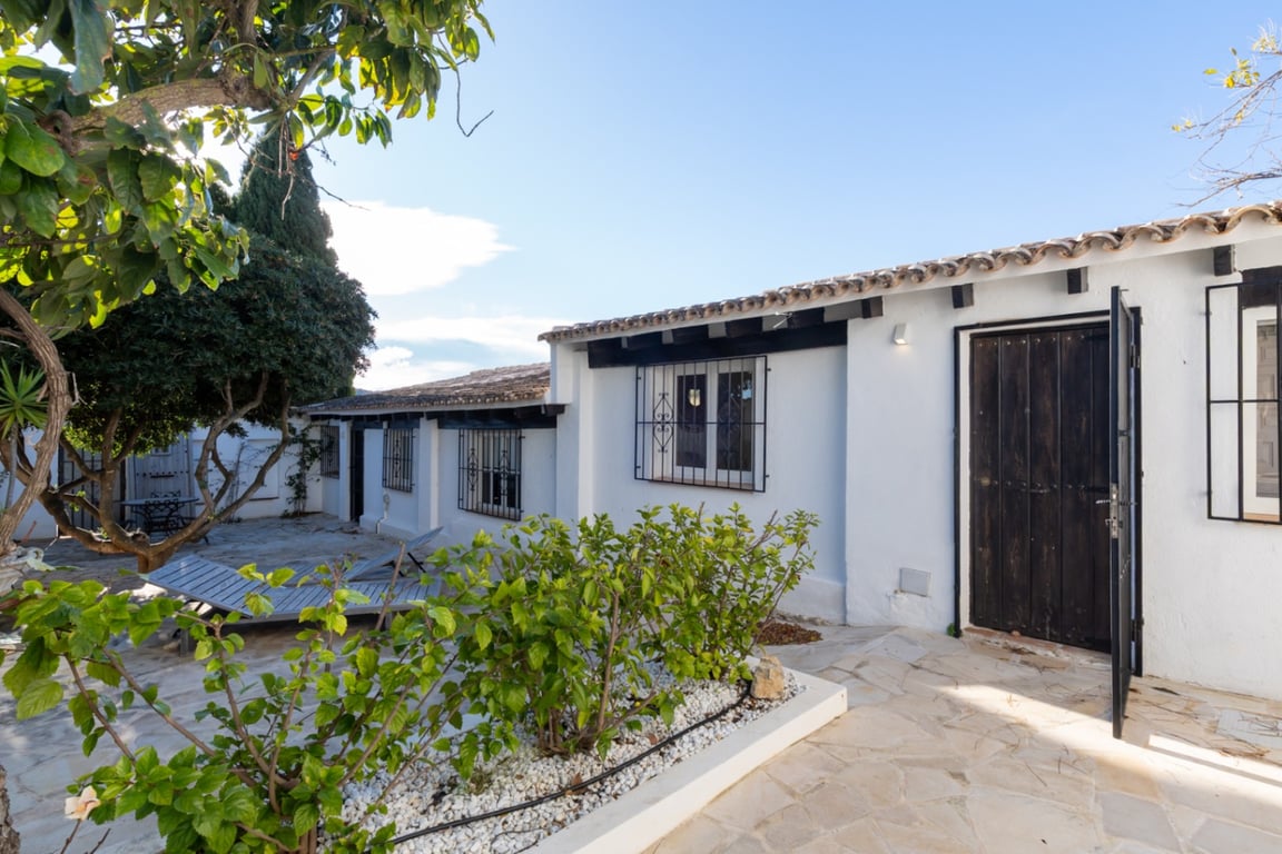 Exclusiva finca completamente reformada con gran parcela de 11.367 m2 - 29