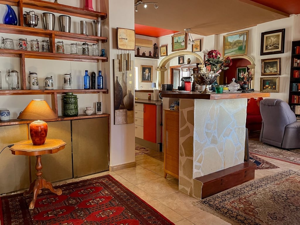 Casa a la venta en Dénia con licencia activa de restaurante en Las Marinas, a 500 m del mar, km - 43