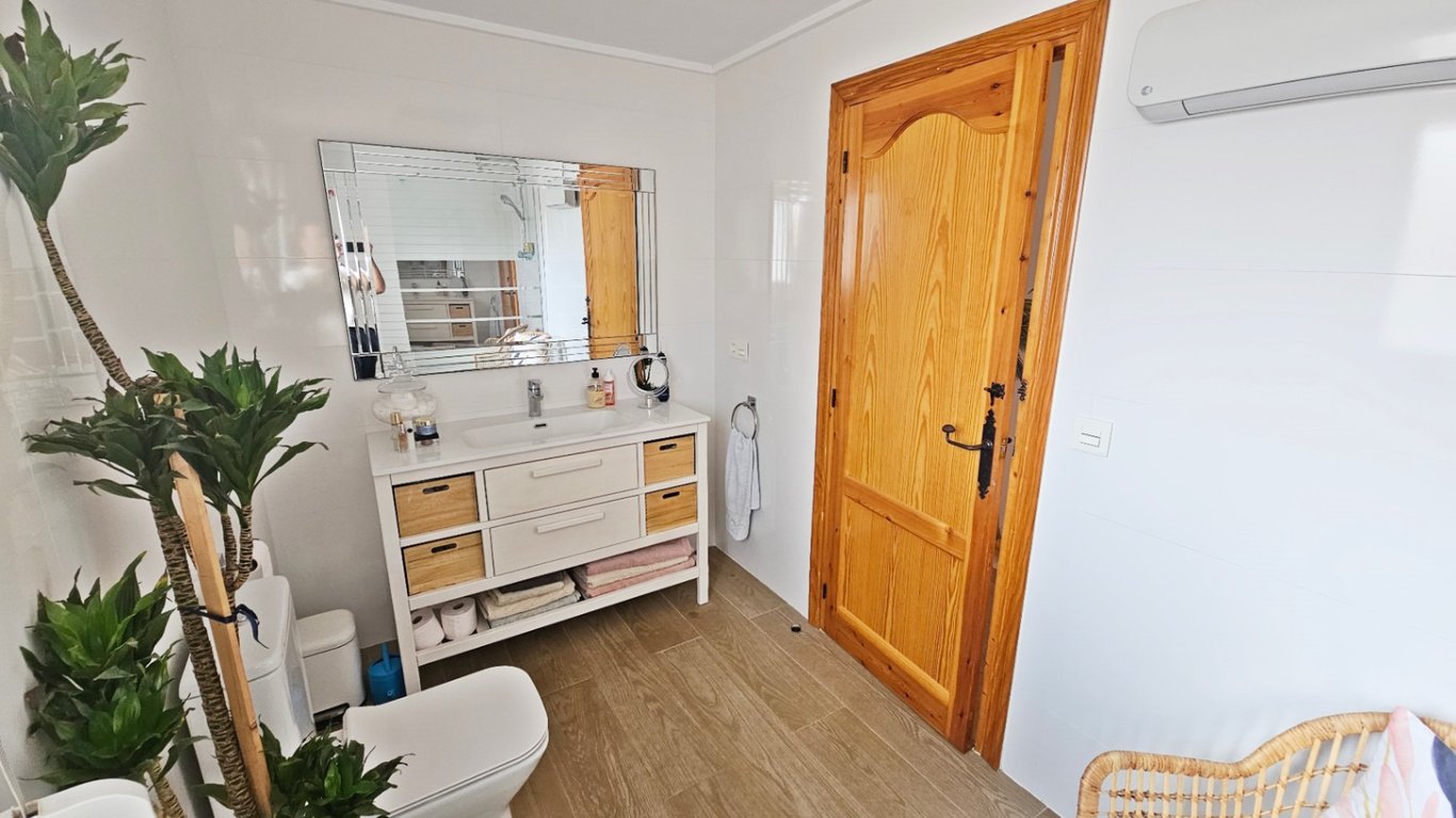 Casa de poble a Pego amb un gran pati - 18