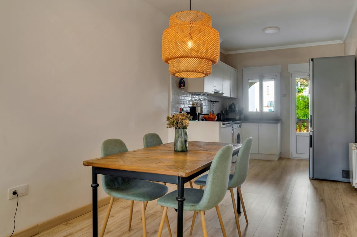 Adosado con una gran terraza con orientación Sur y piscina - 7