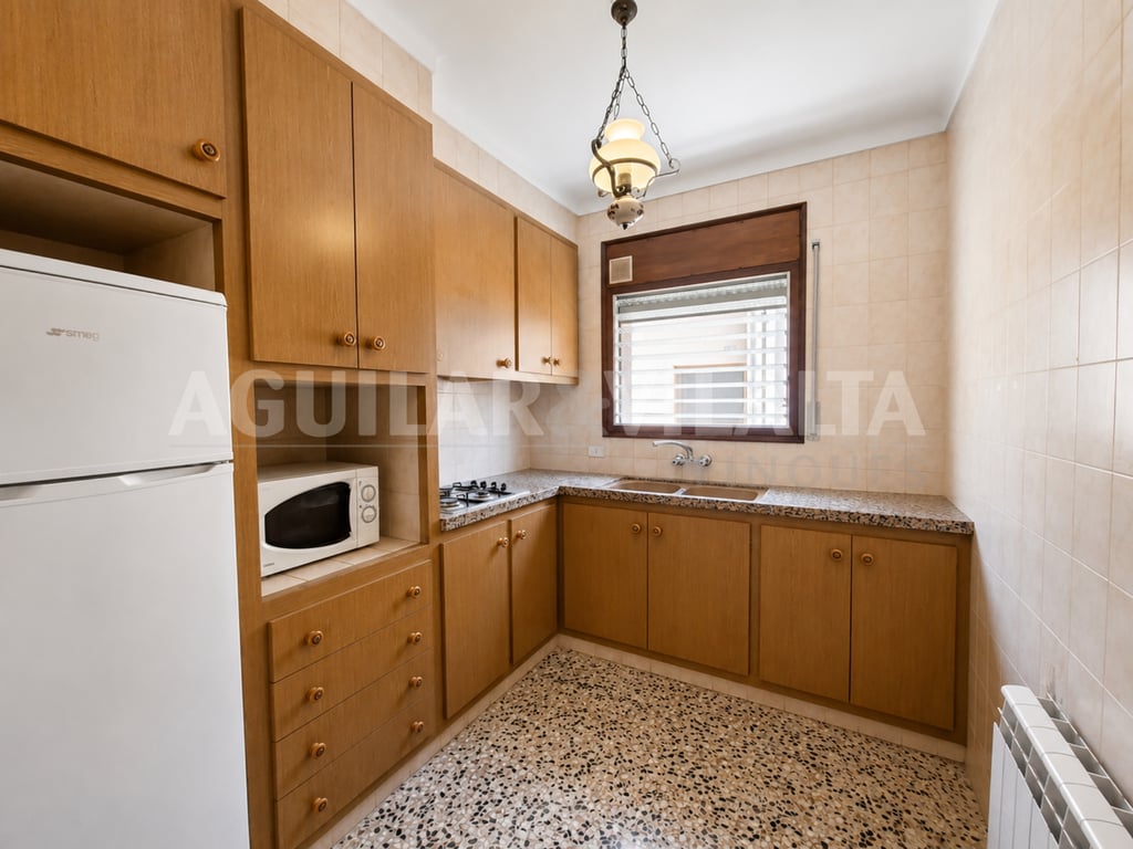 Casa toda en planta de cuatro dormitorios y dos baños - 17
