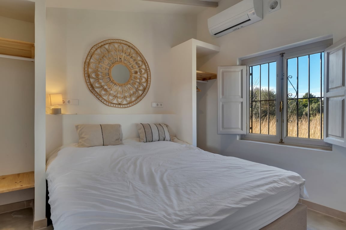 Exclusiva finca completamente reformada con gran parcela de 11.367 m2 - 35