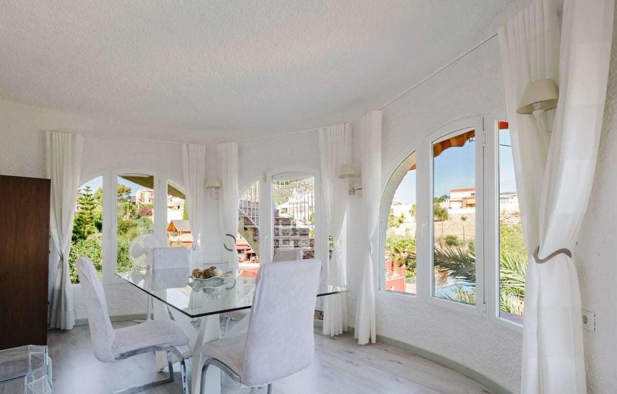 5-bed Villa in Calpe photo 24