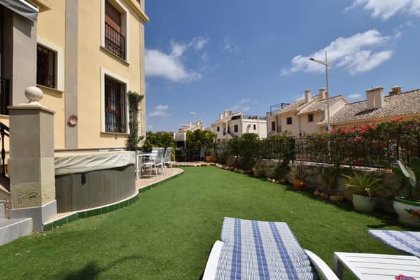 Appartement met terras en berging in Algorfa