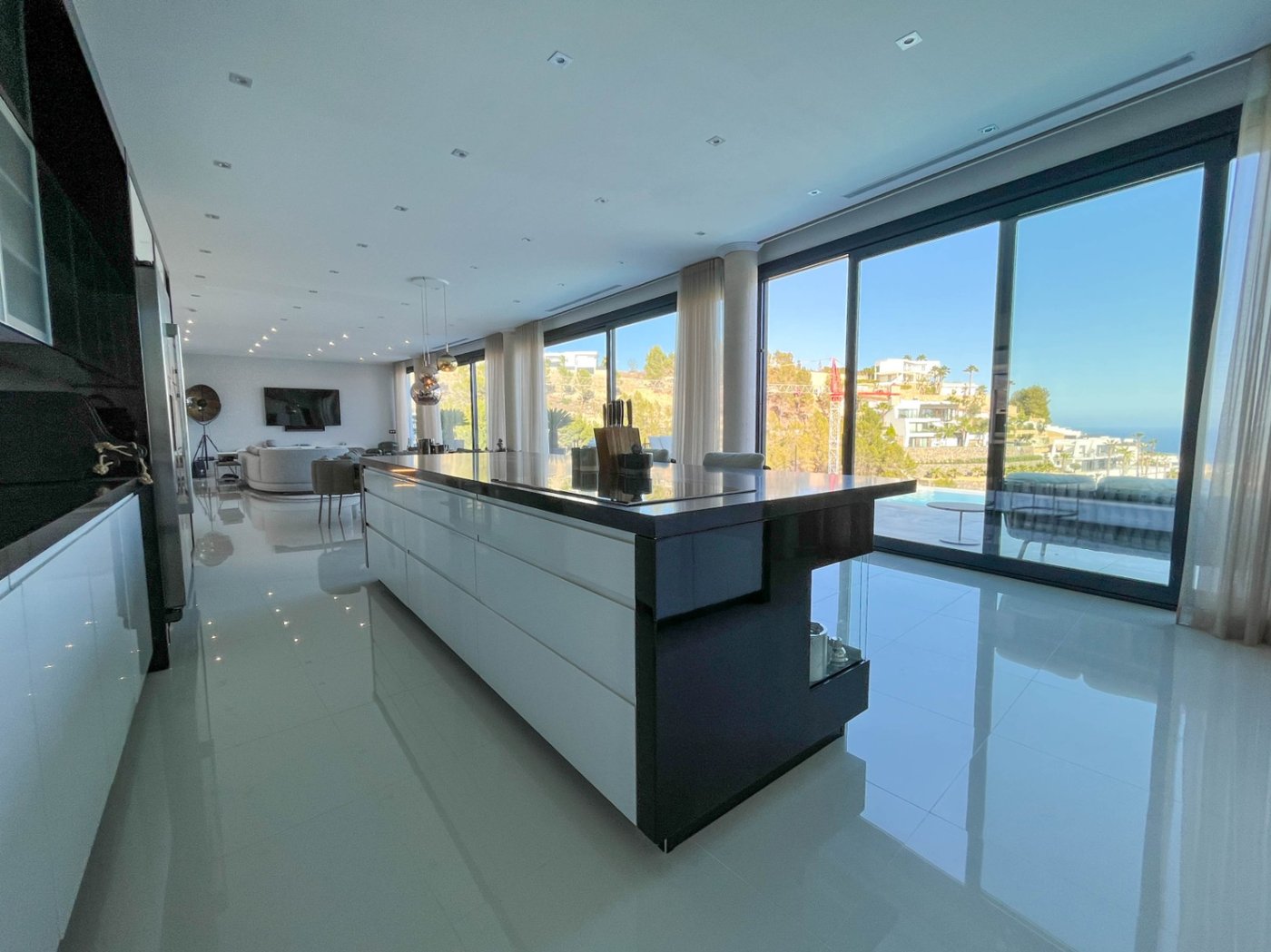 Villa Leonora - Elegant 3-Bedroom Villa with Sea & Mountain Views