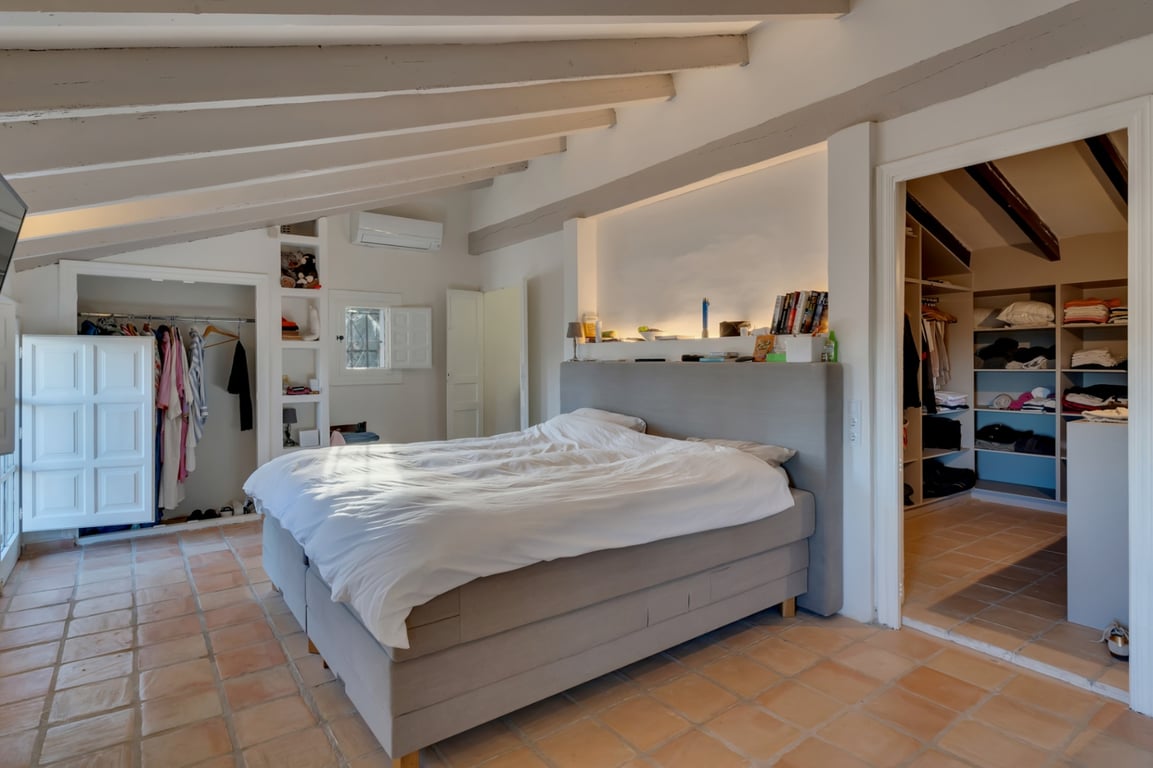 Exclusiva finca completamente reformada con gran parcela de 11.367 m2 - 23