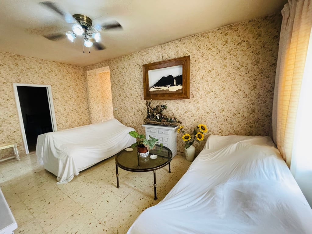 Pedreguer. Casa de campo amplio con piscina en venta - 40