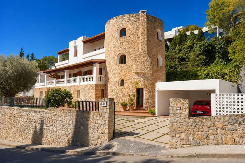 Exclusieve villa met zeezicht nabij Ibiza stad