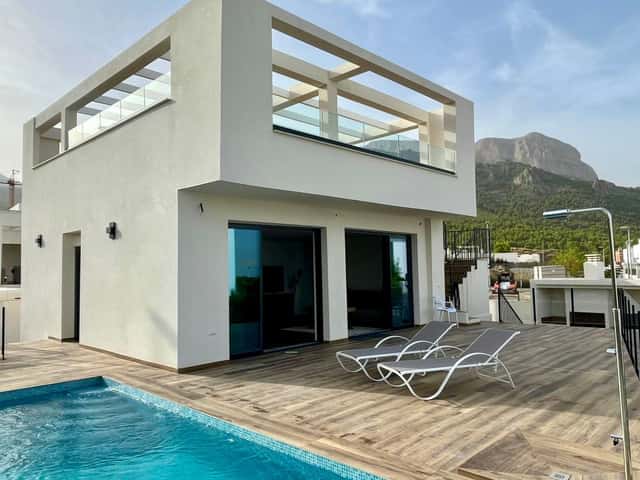 Villa con piscina en Polop, 5 dorm., 105m²