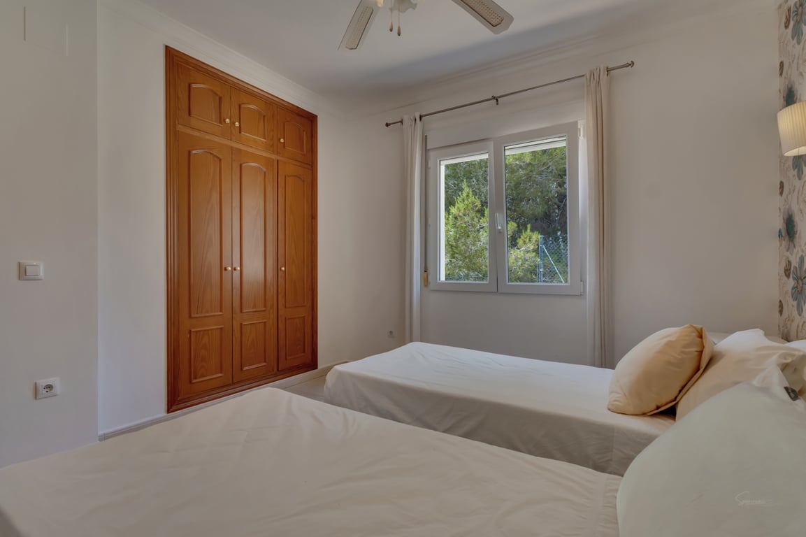 Villa con vistas abiertas en zona tranquila próxima al centro del pueblo de Jávea - 27