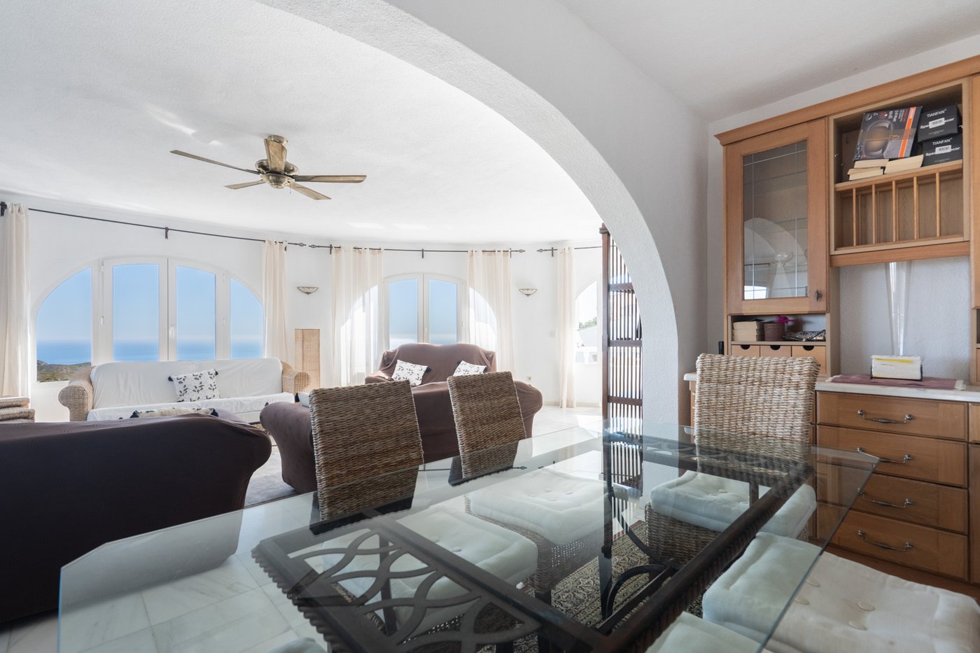 Villa tradicional con vistas panorámicas al mar en Cumbre del Sol