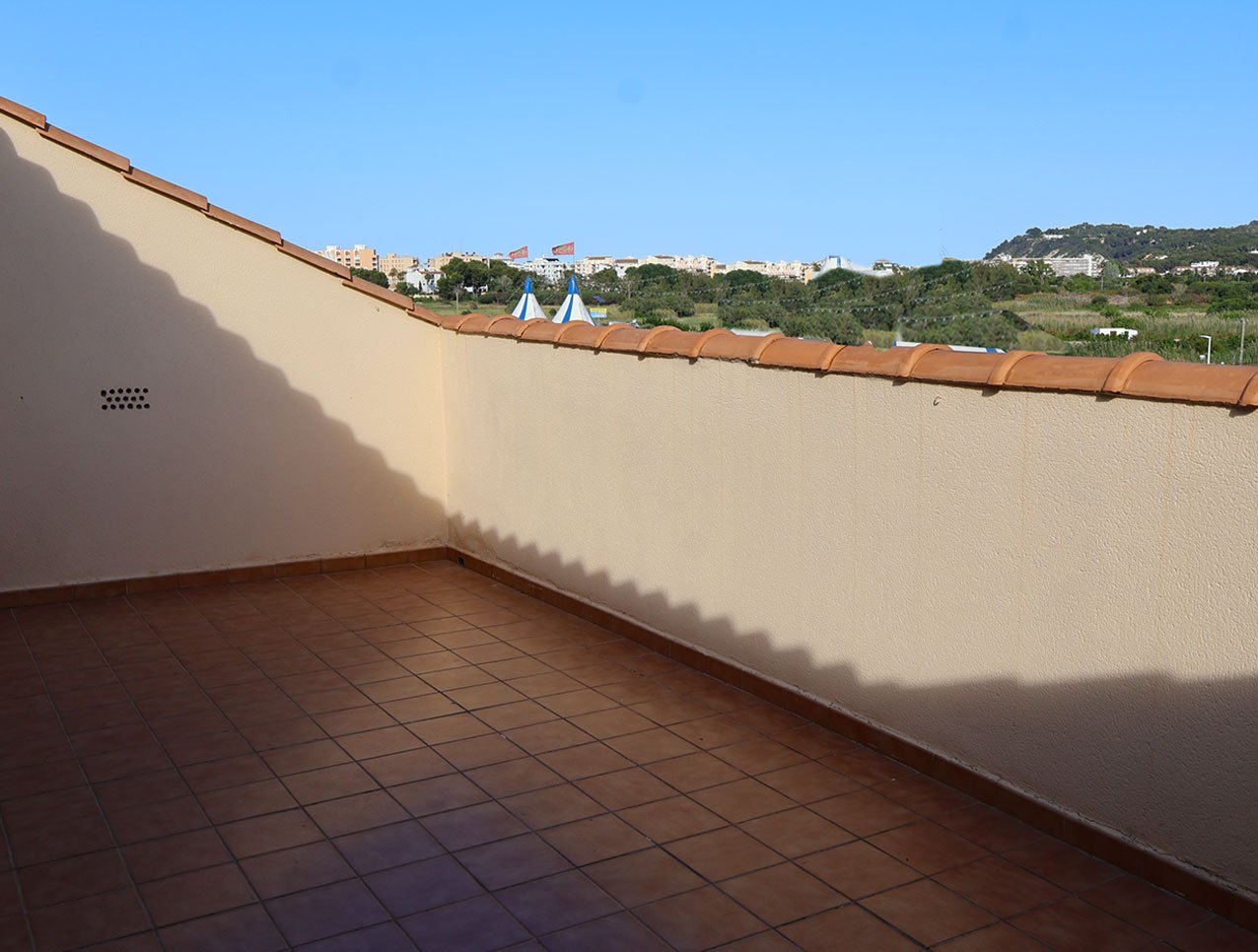 Top-floor 3‑bedroom penthouse with sea views — Golden Beach II