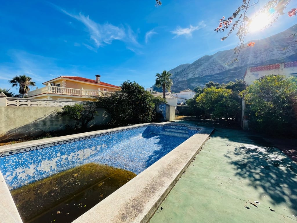 Denia. Chalet en buena área para reformar en venta - 22