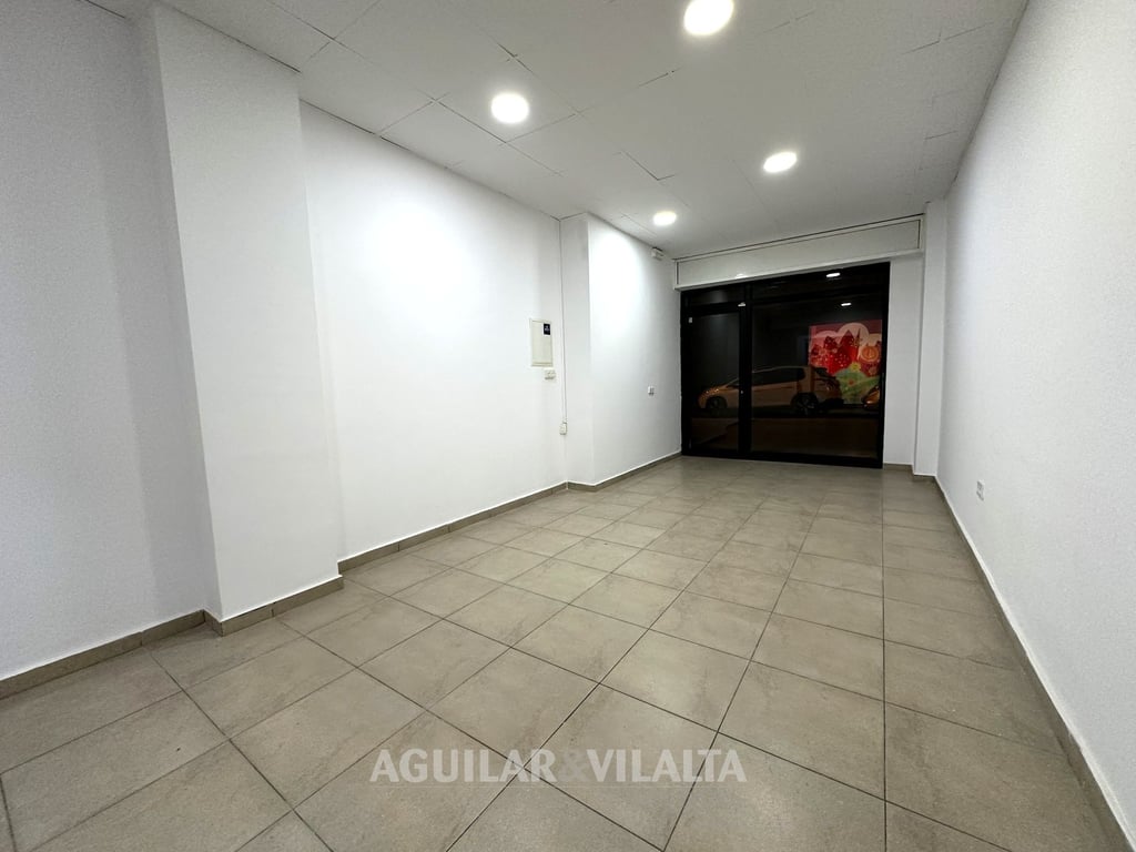 Commercial premises on Calle Corró - 5