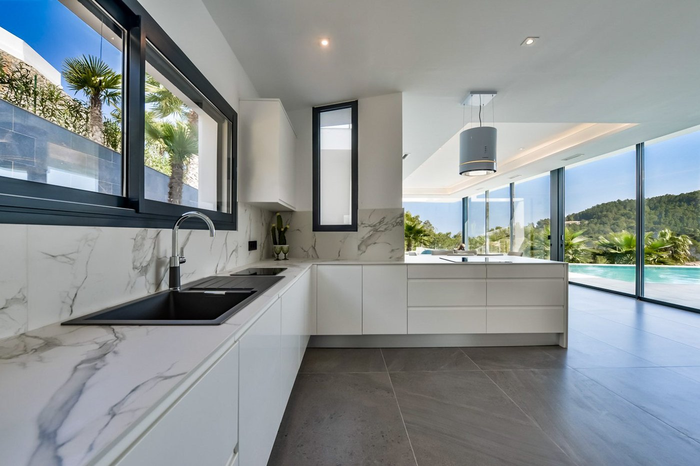 Impresionante villa moderna de lujo con vistas al mar en Jávea