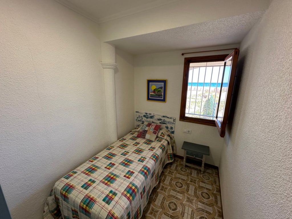 Xalet amb 2 vivendes en 1a línia de platja a Denia - 24