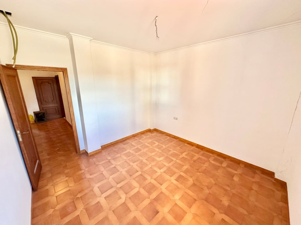 Oportunitat: Edifici amb Jardí de 180 m² i Terrassa amb Vistes al Mar - 10