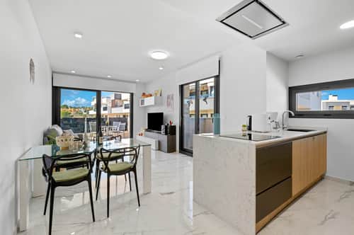 Gemeubileerd hoekappartement met 2 slaapkamers en groot terras in Villamartín — foto 11