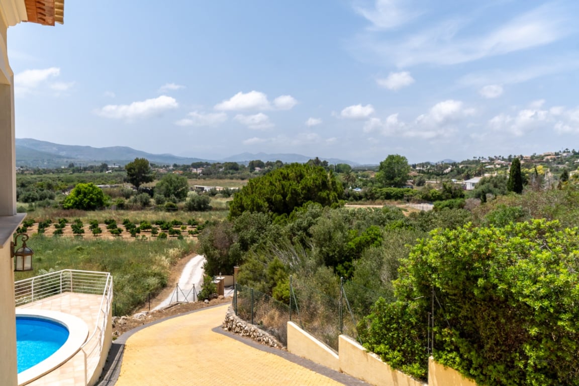 Villa con vistas abiertas en zona tranquila próxima al centro del pueblo de Jávea - 52