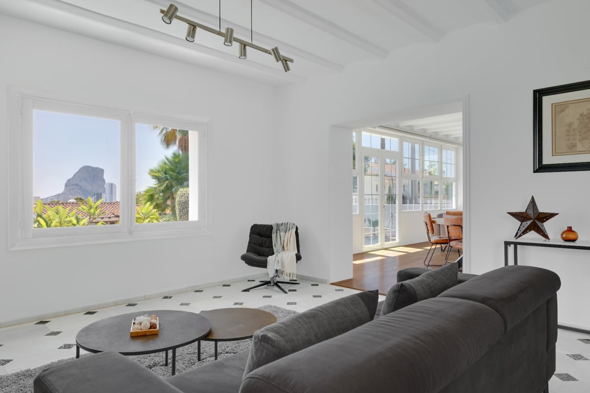 Propietat Rara a Calpe: Vila de Luxe Renovada + Casa per a Convidats en un Immens Terreny de 2,100 m²! - 13