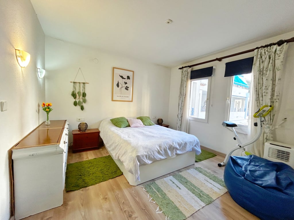 pis de centre amb llicència turística a la Plaça de l'Església de Moraira, al costat del port i la platja - 3